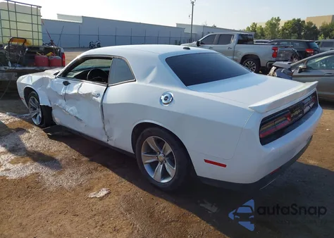 2020 Dodge Challenger Sxt z USA, uszkodzony, nr VIN 2C3CDZAG6LH137787